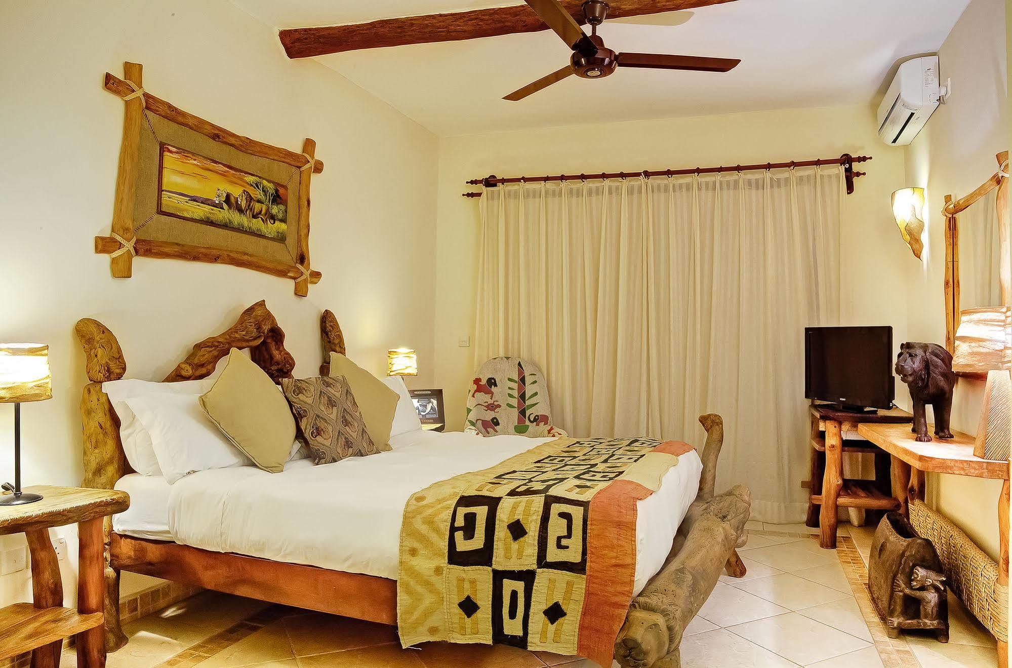 Afrochic Diani Hotel Ukunda Eksteriør billede